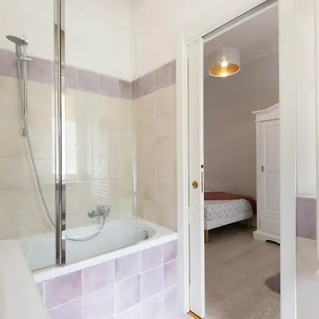 Apartment Sweet Manthone